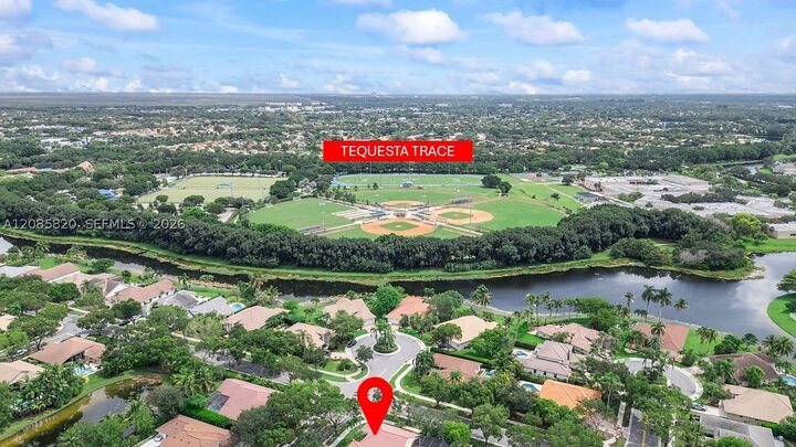 Property Photo: 900 Spoonbill Cir FL 33326