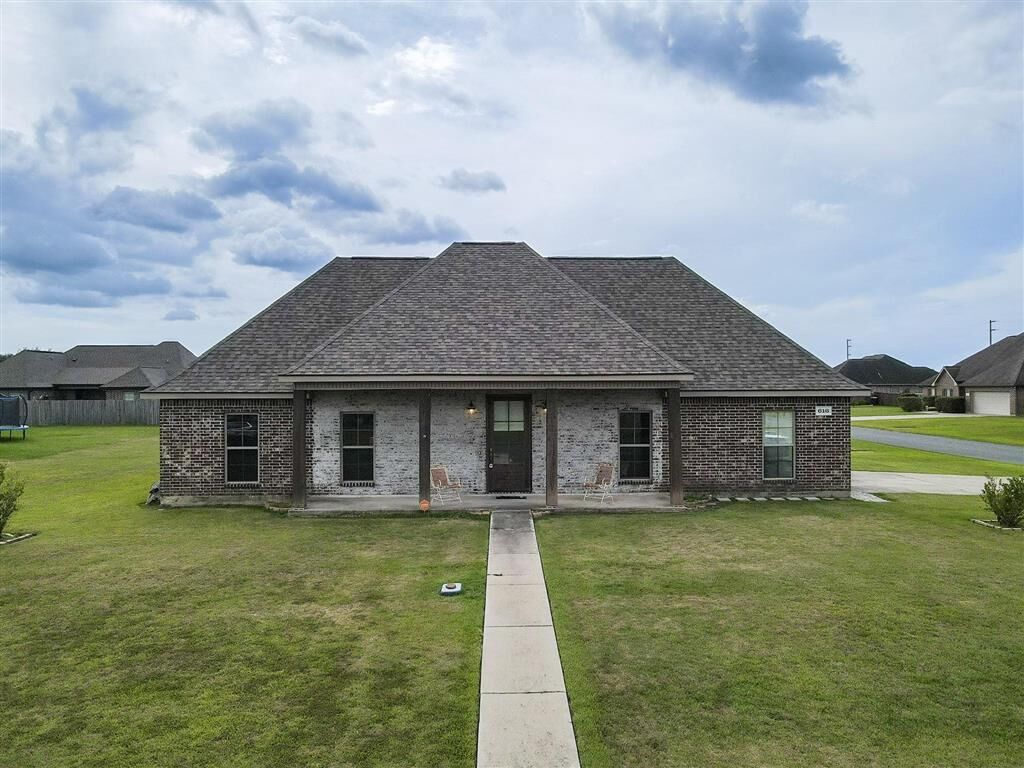 Property Photo: 616 Woodland Street LA 70647