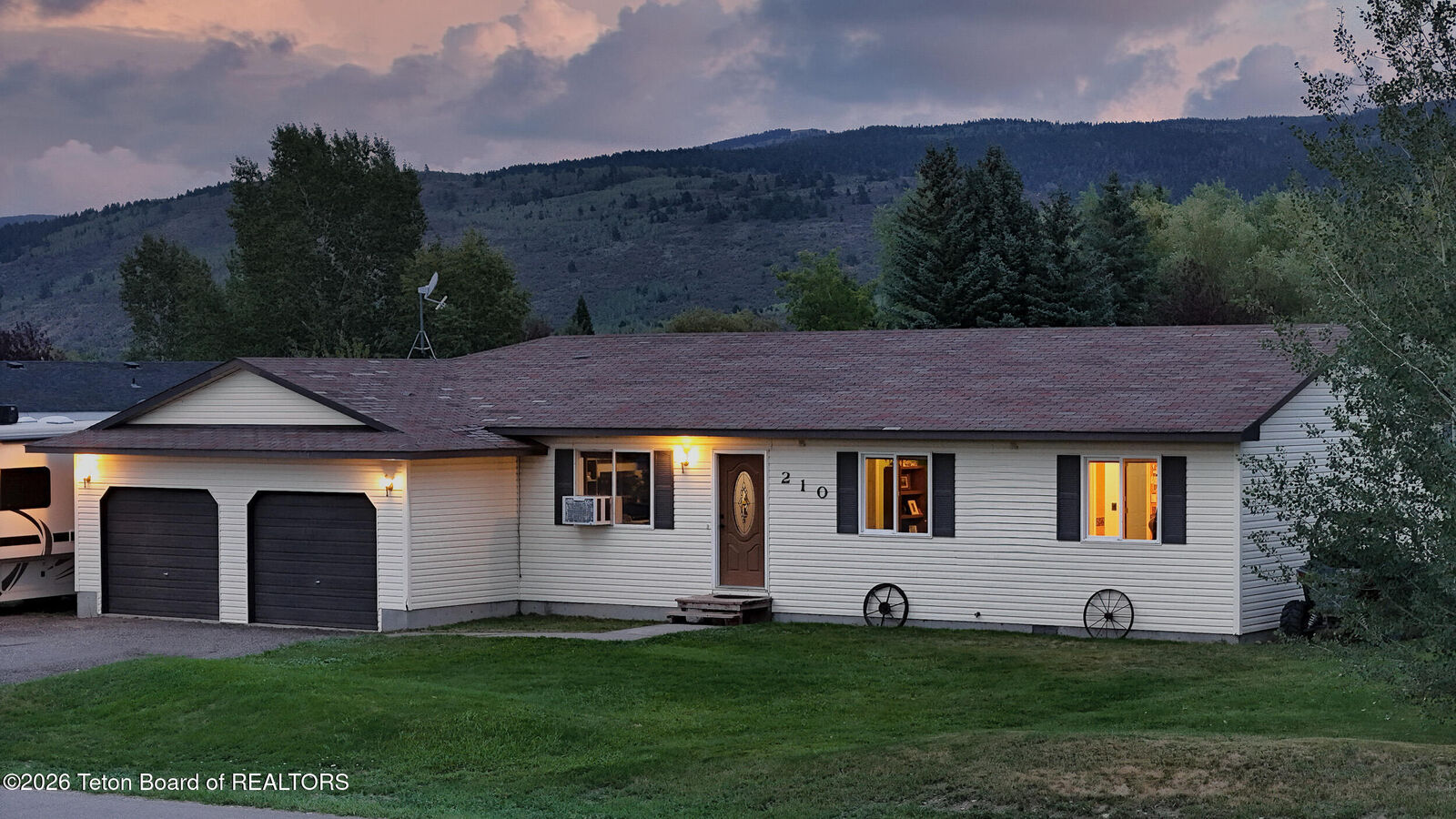 Property Photo:  210 S Agate Avenue  ID 83455 