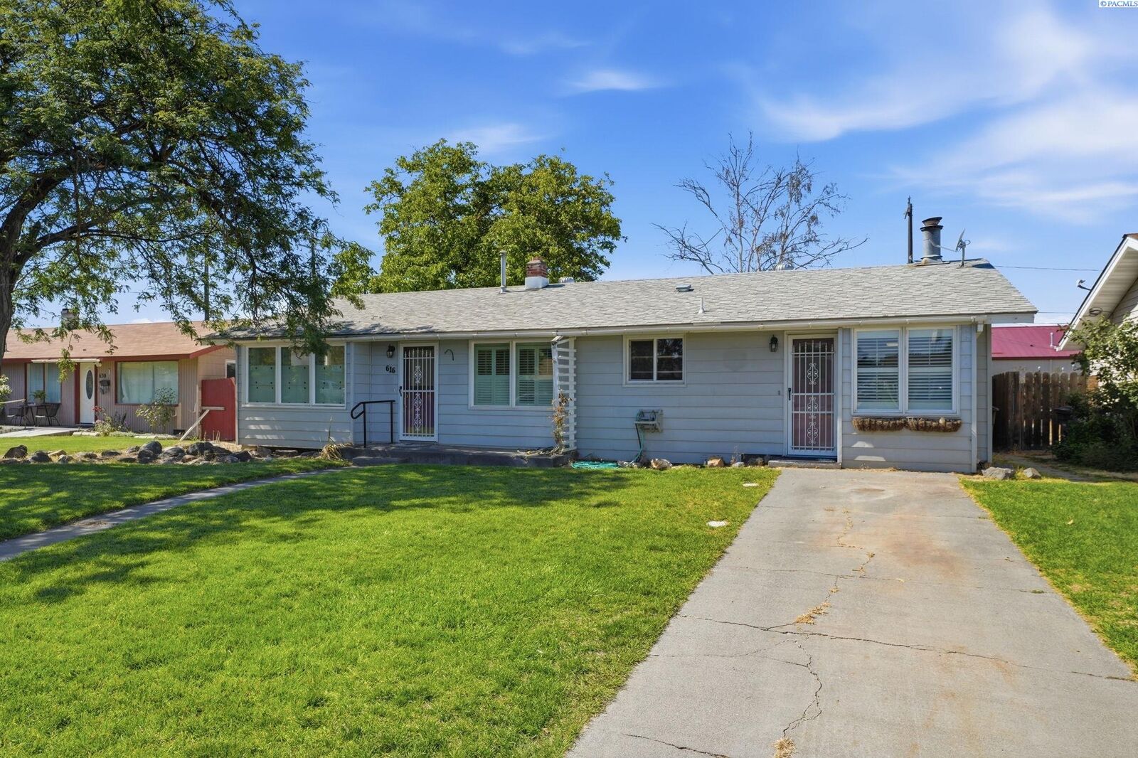 Property Photo:  616 S 2nd Avenue  WA 99344 