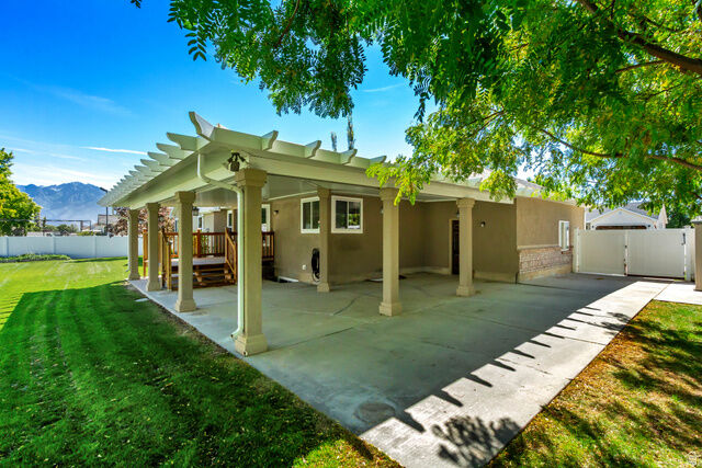 Property Photo:  2126 W Silver Tree Cir  UT 84065 