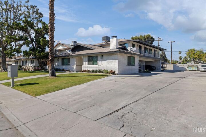 Property Photo:  6212 Stockdale Highway  CA 93309 