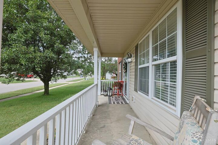 Property Photo:  1147 Stableview Circle  OH 45039 