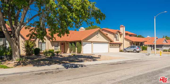 Property Photo: 37519 Rose St CA 93552