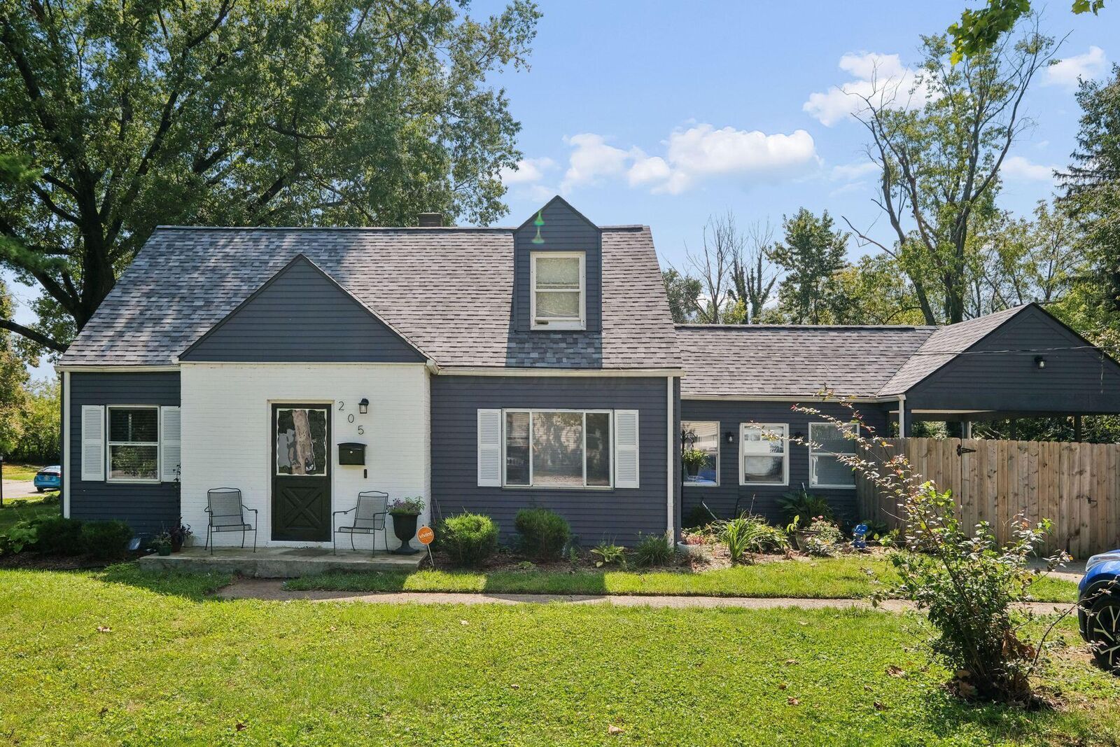 Property Photo: 205 S Ashburton Road OH 43213