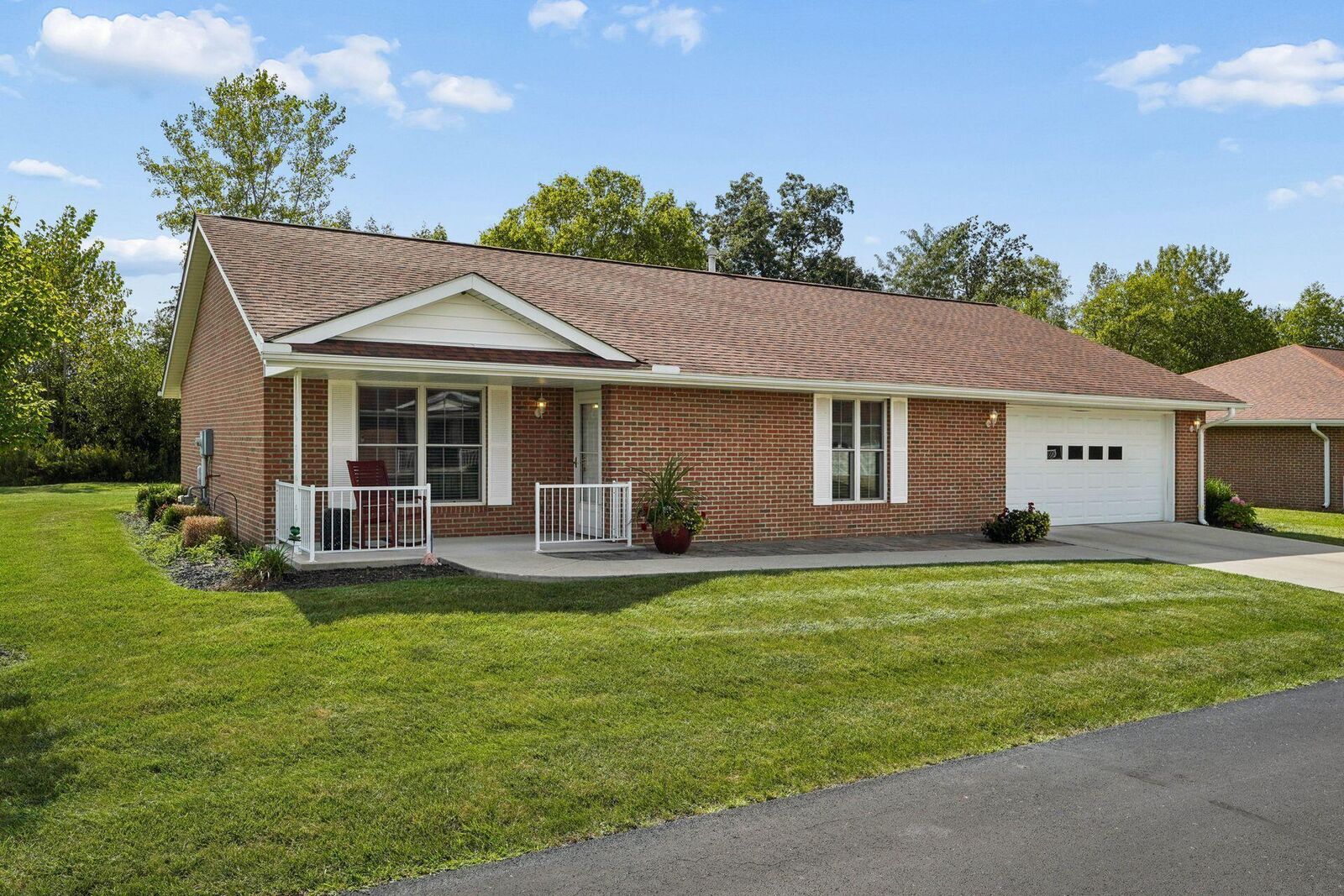 Property Photo:  321 Ashley Lane  OH 43162 