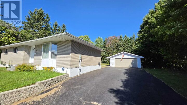 Property Photo:  30 Foothill Rd  ON P6C 6E4 