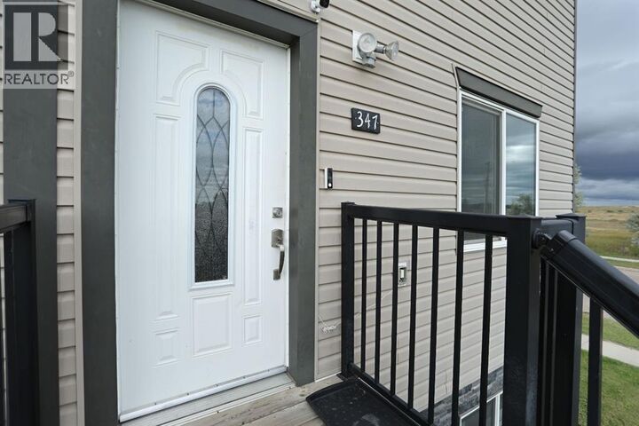 Property Photo:  347 17 Street East  AB T1R 0Z6 