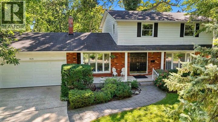 Property Photo: 915 Dorchester Drive ON N7V 3A2