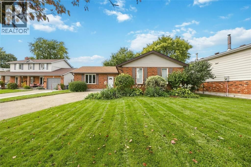 Property Photo:  487 Princeton Crescent  ON N7S 4K1 