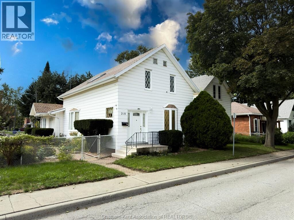 Property Photo:  210 Adelaide Street South  ON N7M 4R9 
