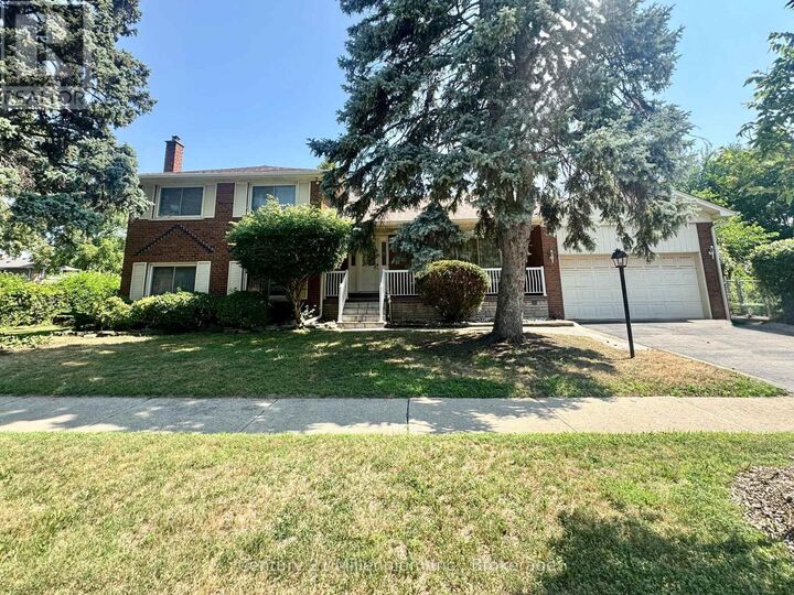 Property Photo: 353 Chantenay Drive ON L5A 1E9