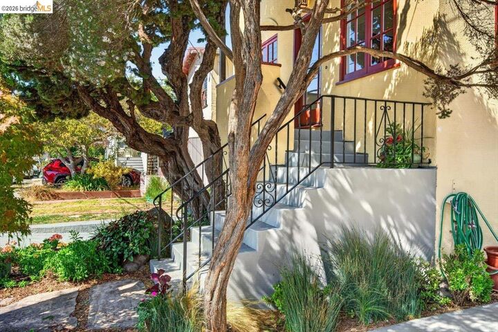 Property Photo:  935 Evelyn Ave  CA 94706 