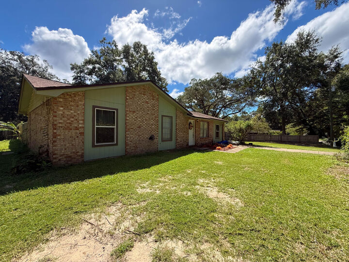 Property Photo: 4556 Old Guernsey Road FL 32571