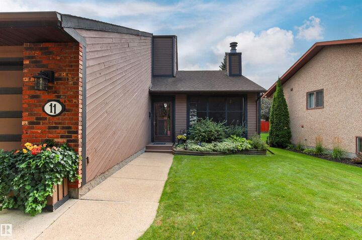Property Photo: 11 Wentworth Crescent AB T8N 3G7