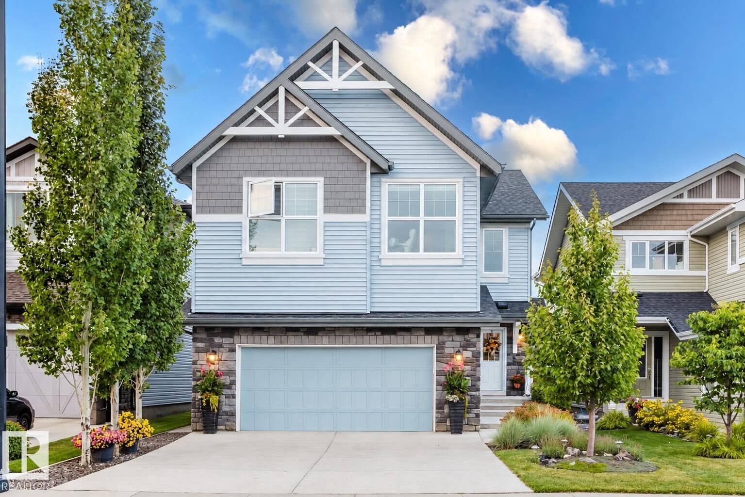 Property Photo:  15820 15 Avenue SW  AB T6W 3E6 