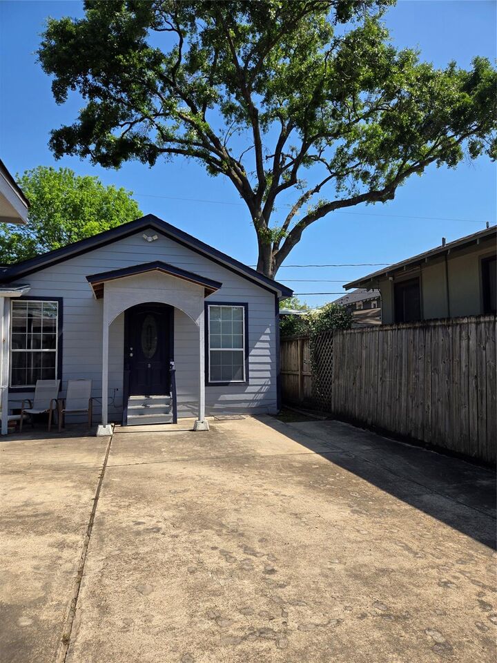 Property Photo:  4415 McKinney Street B  TX 77023 