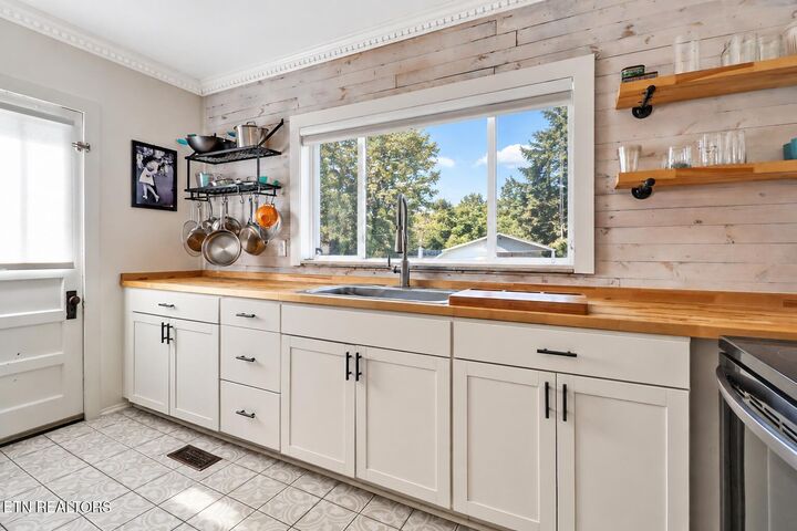 Property Photo:  122 Cross Ave  TN 37321 