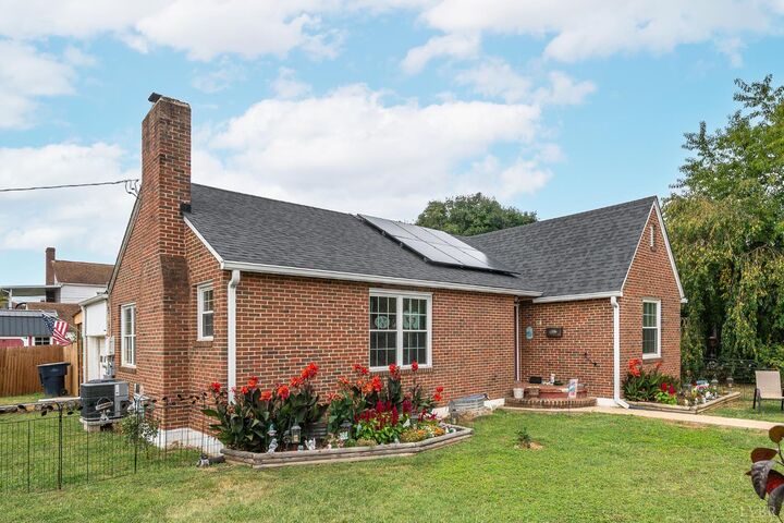 Property Photo:  2804 NE Bradley Street  VA 24012 