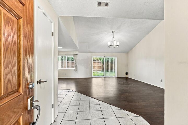 Property Photo:  1050 Huntington Court  FL 32750 
