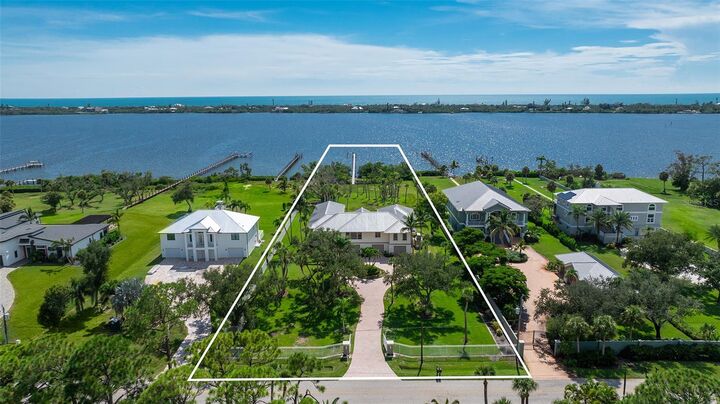 Property Photo:  1115 Bayshore Drive  FL 34223 
