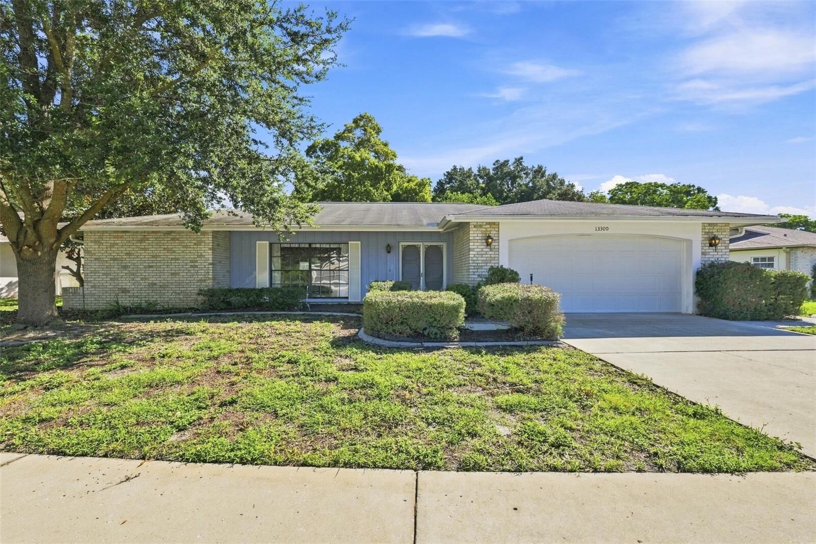 Property Photo:  13300 Shadberry Lane  FL 34667 