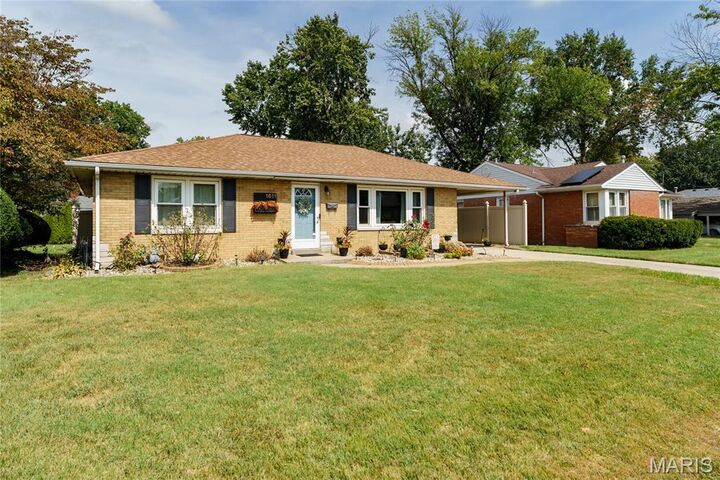Property Photo:  1611 Clark Avenue  IL 62040 
