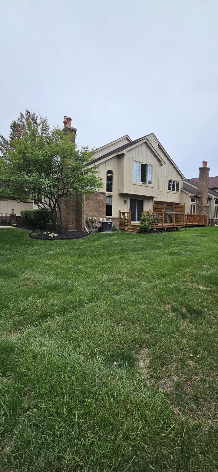 Property Photo:  37676 N Laurel Park Drive  MI 48152 