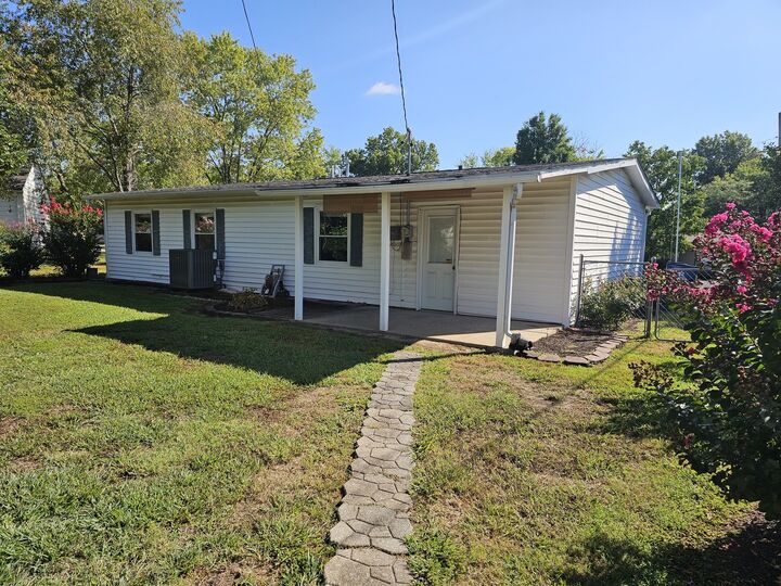 Property Photo: 18 SE Crescent Drive IL 62864
