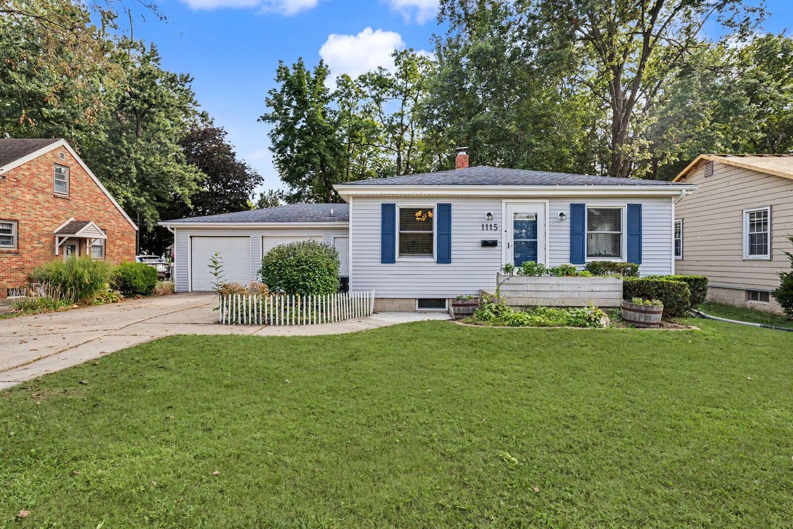 Property Photo:  1115 Hovey Avenue  IL 61761 