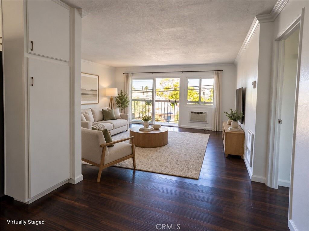 Property Photo:  2844 E 3rd 201  CA 90814 