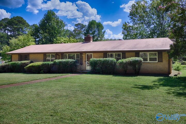 Property Photo:  818 Dellwood Road SE  AL 35802 