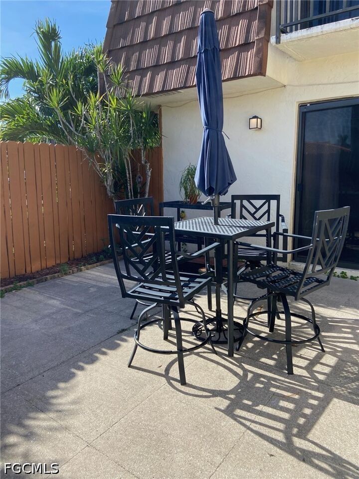 Property Photo:  1442 Park Shore Circle 1  FL 33901 