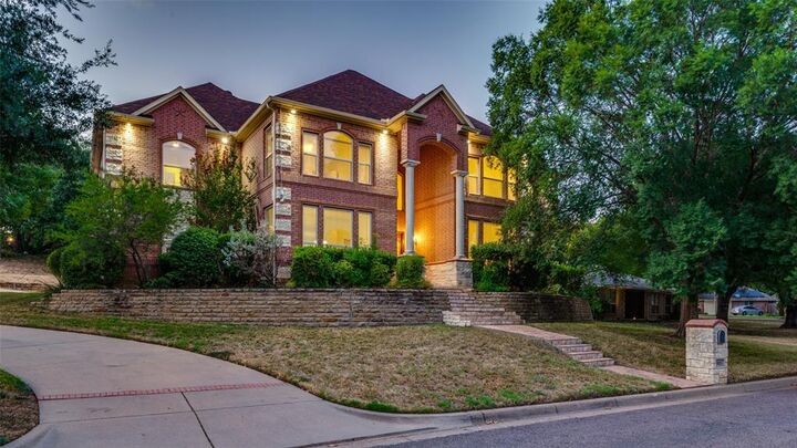 Photo de la propriété:  8925 Hunters Glen Trail  TX 76120 