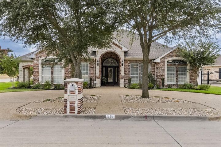 Property Photo: 818 Amherst Drive TX 75165