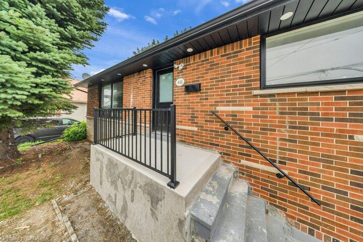 Photo de la propriété:  441 West 5th Street  ON L9C 3P5 