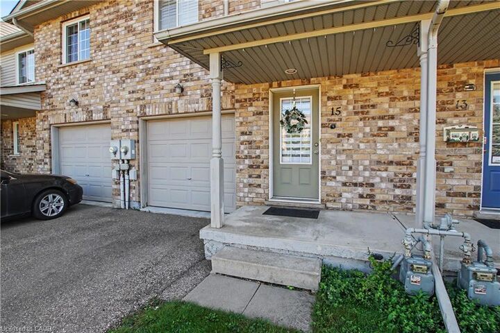 Property Photo:  15 Bryan Court  ON N2A 4J4 