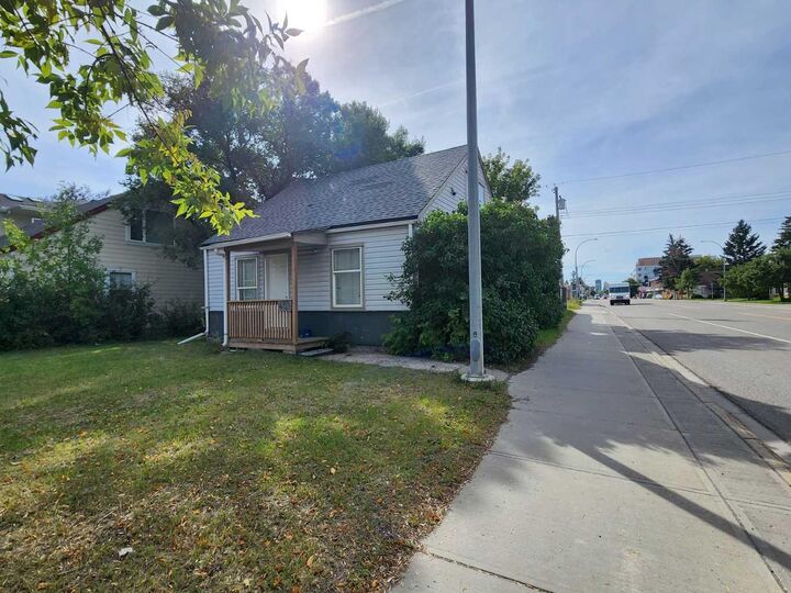 Property Photo: 401 22 Avenue NE AB T2E 1T8