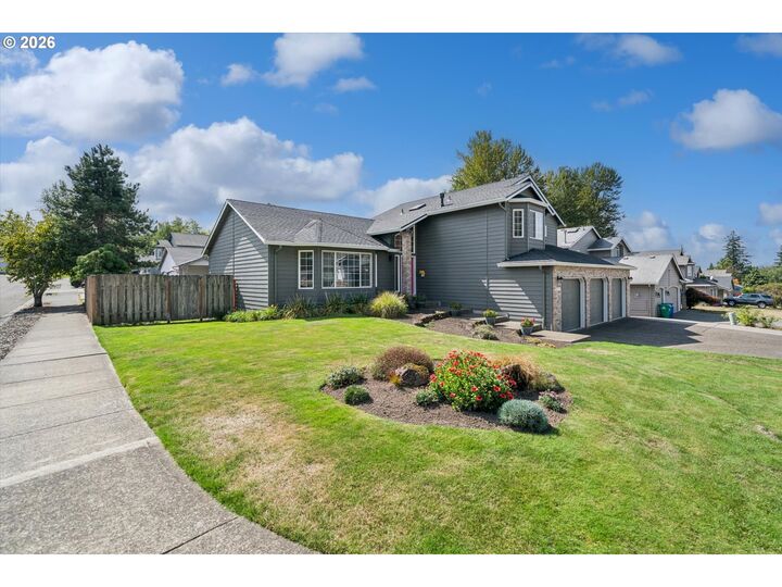 Property Photo: 4396 SE 1st Ter OR 97080