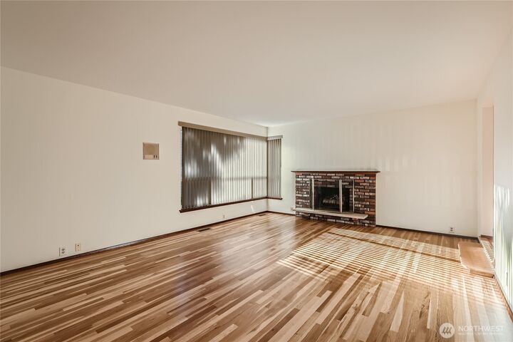Property Photo:  3612  Strattford Court  WA 98032 