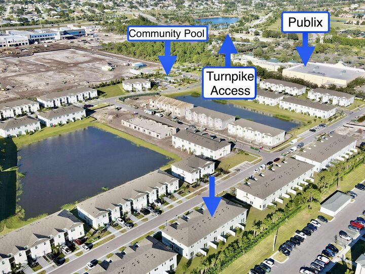 Property Photo: 381 SE Crossoak Lane FL 34984