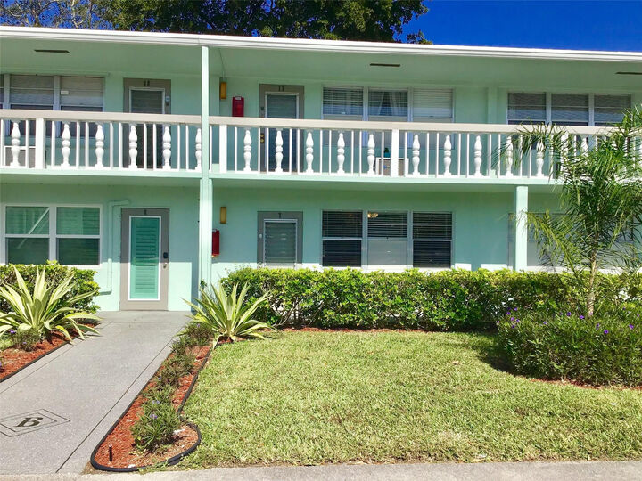 Property Photo: 7 Oakridge B 7 FL 33442