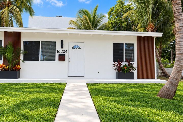 Property Photo: 16204 NE 18th Court FL 33162