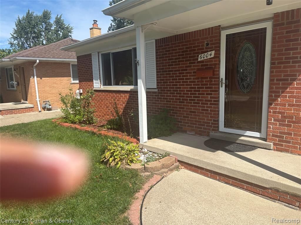 Property Photo: 6004 Fenton Street MI 48127