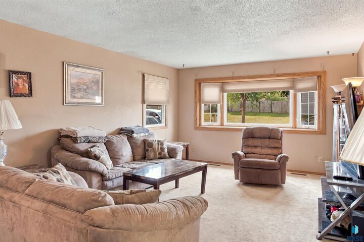 Property Photo:  2100 E Madison St St  SD 57103 