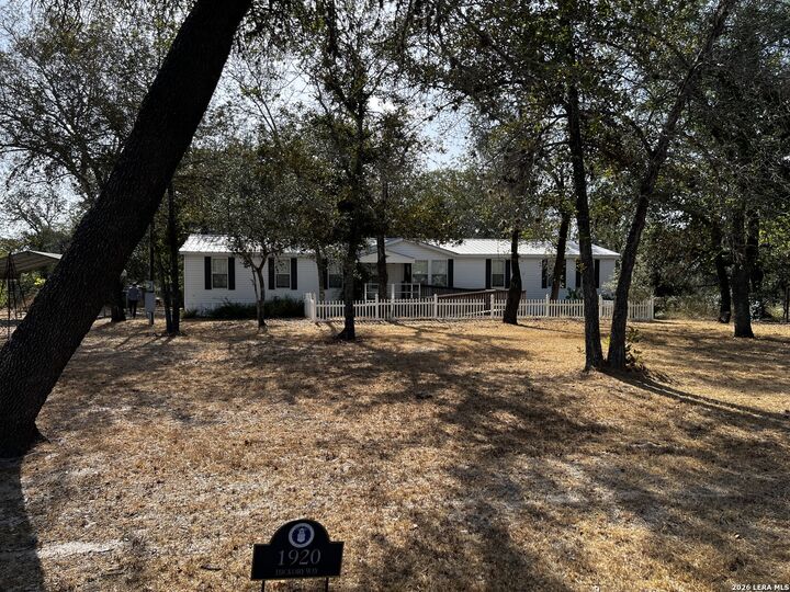 Property Photo:  1920 Hickory Way  TX 78264 