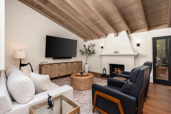 Property Photo:  643 Avenida Pequena  CA 93111 