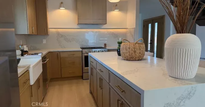 Property Photo:  121 Beach Street  CA 90640 