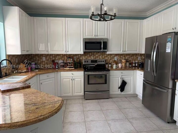Property Photo: 1423 SW 158th Ave FL 33027
