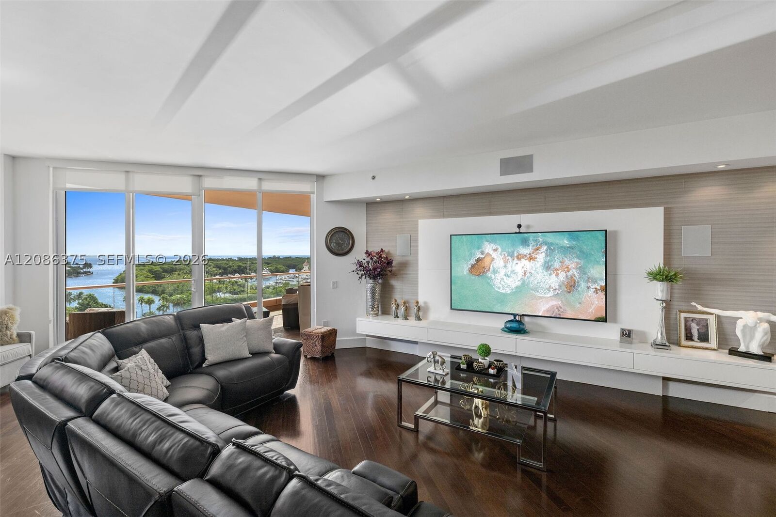 Property Photo: 60 Edgewater Dr 9D FL 33133